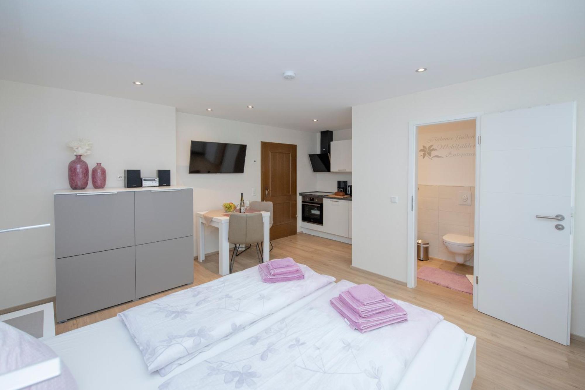 Studio Apartment Am Historischen Matthiasturm Neef Buitenkant foto